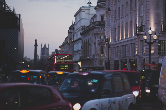 Taxi und Bus in London 