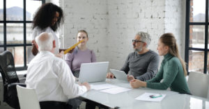 Diversität fördern: Wie die Zusammenarbeit verschiedener Generationen euer Unternehmen voranbringt [Teil 1]